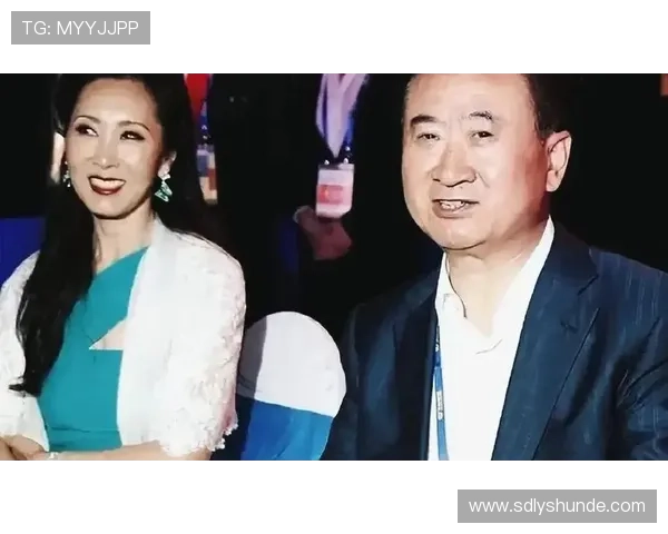 王健林与足球明星的亲密互动视频揭示他对足球的热爱与支持