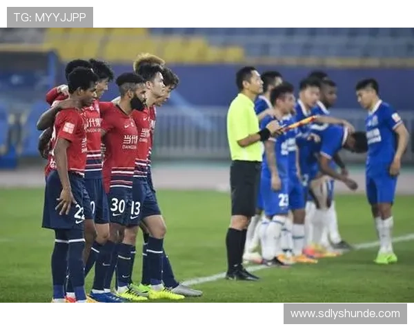 赛后分析:北京足球队与重庆足球队球员个人能力对比与表现评估 赛后分析:北京足球队与重庆足球队球员个人能力对比与表现评估