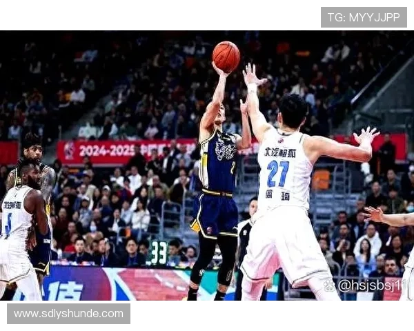 重庆篮球队实力变革引发热议球迷期待新赛季表现提升